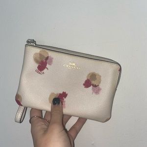 Floral Coach Handwallet
